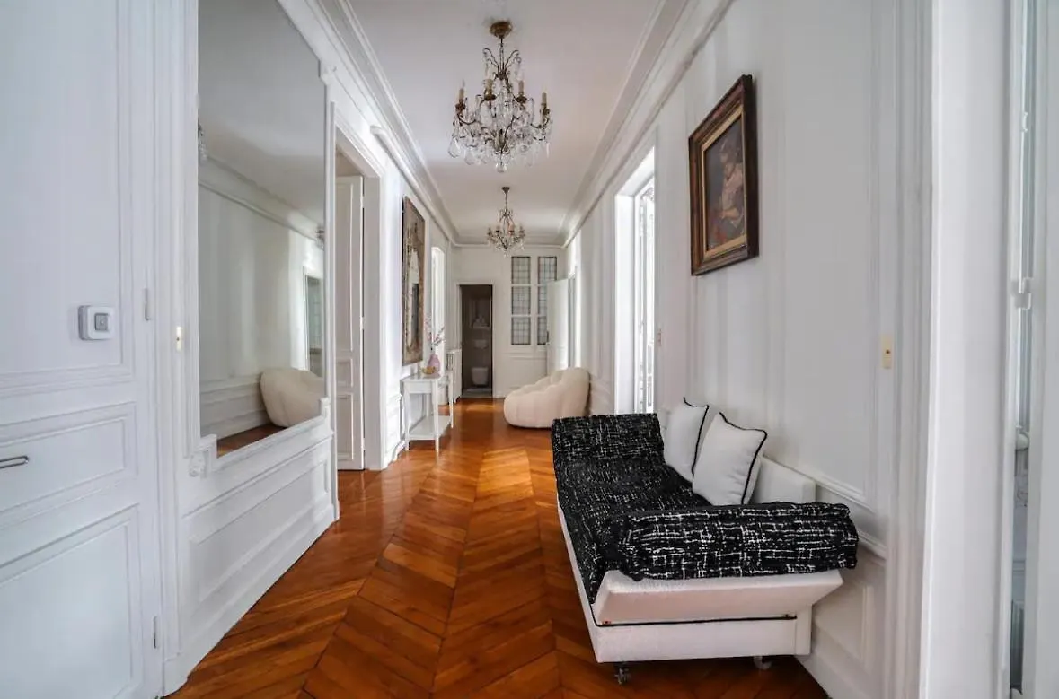 Gran Suites Luxury Tour Eiffel Paris France